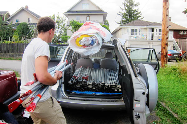 Loading the entire dome into Conrad's car